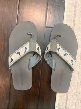 Tommy Bahama Men’s Size 10 Gray Marlin Embroidered Flip Flops Sandals